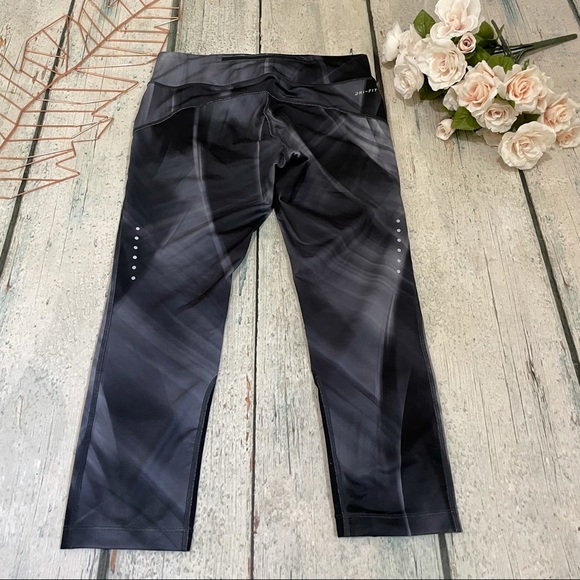 Nike Dri-fit small crop leggings black white watercolour marble grey zip pocket - Picture 7 of 11